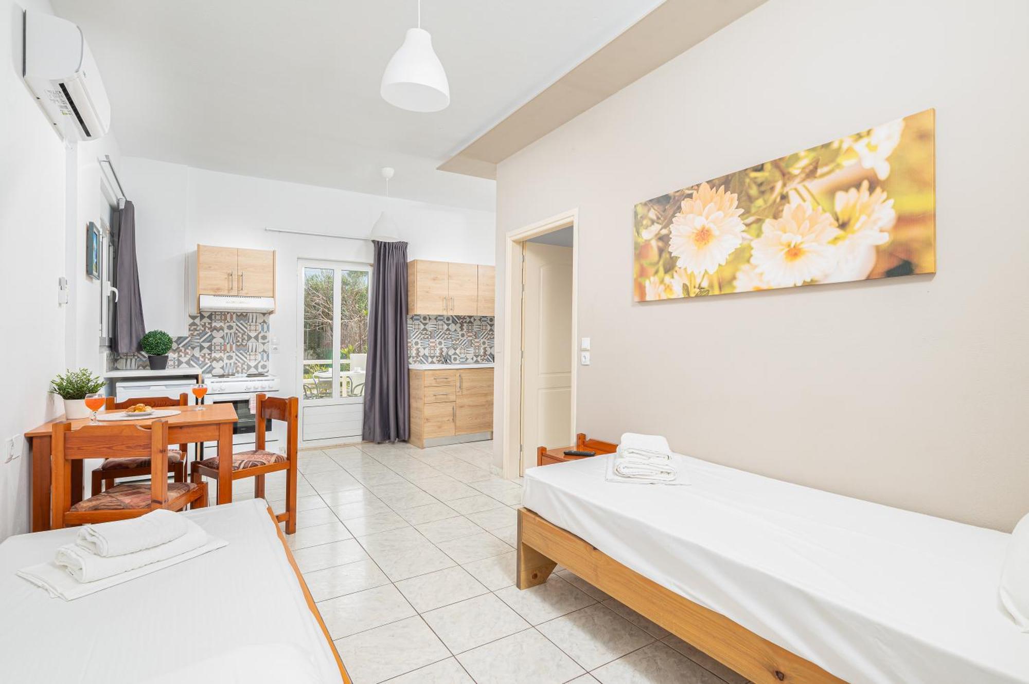 Mylos Apartments Anissaras Hersonissos  Eksteriør billede