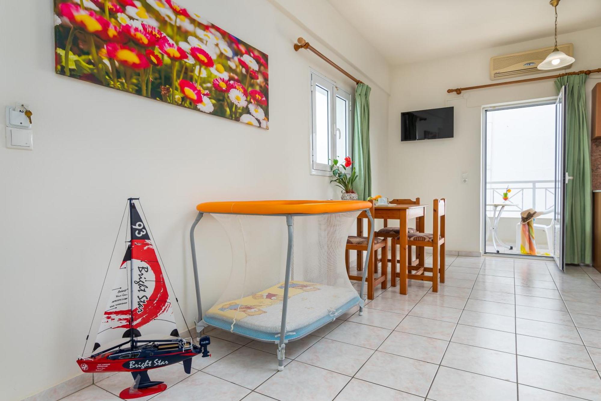 Mylos Apartments Anissaras Hersonissos  Eksteriør billede