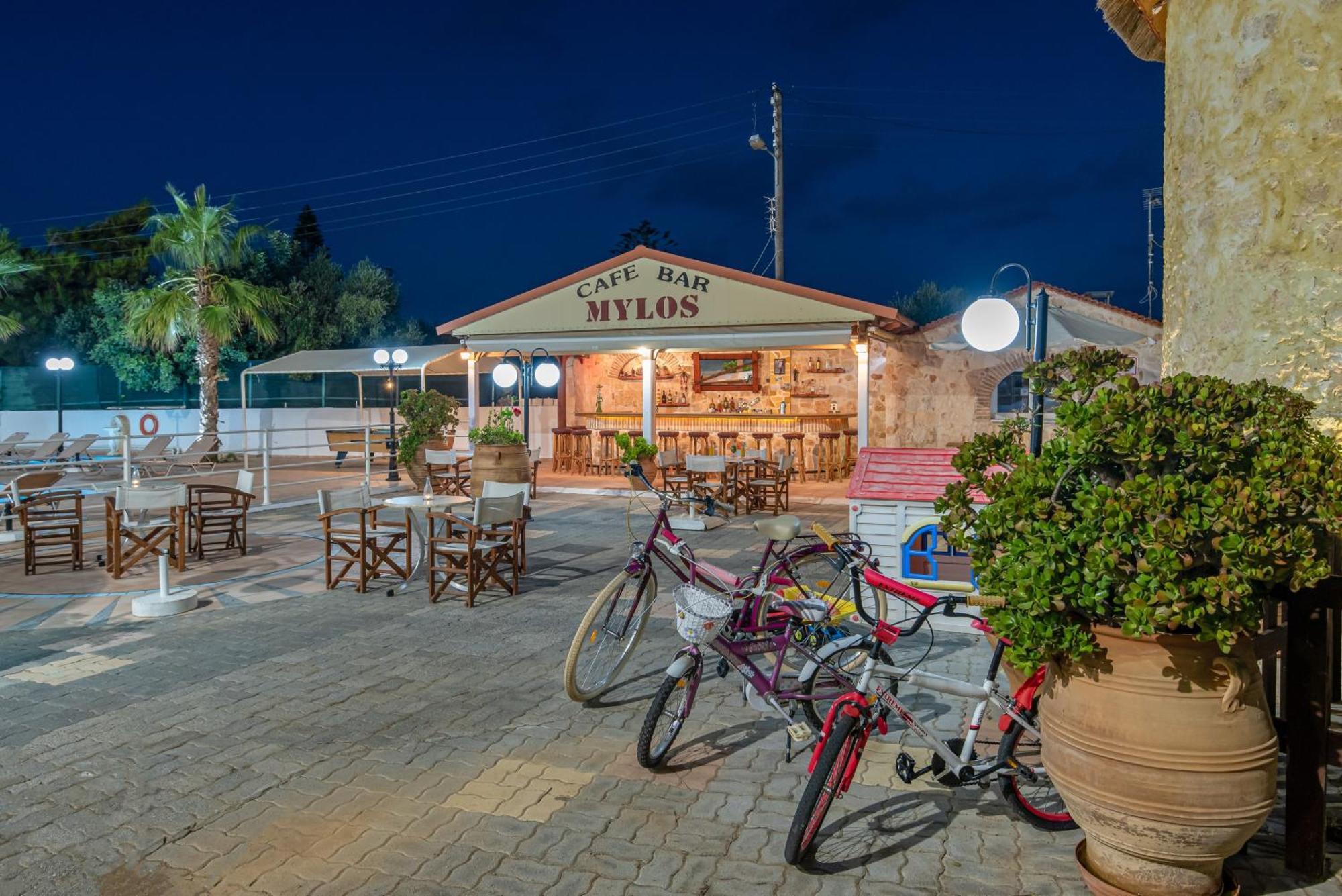 Mylos Apartments Anissaras Hersonissos  Eksteriør billede