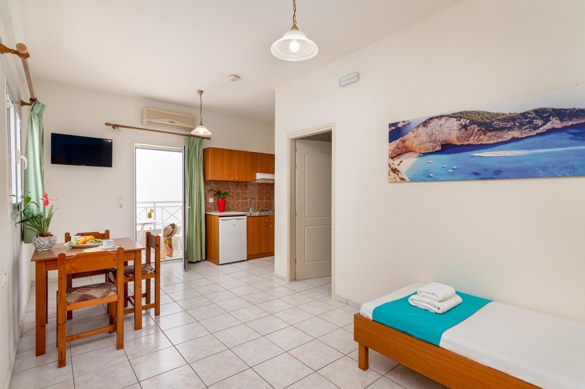 Mylos Apartments Anissaras Hersonissos  Eksteriør billede